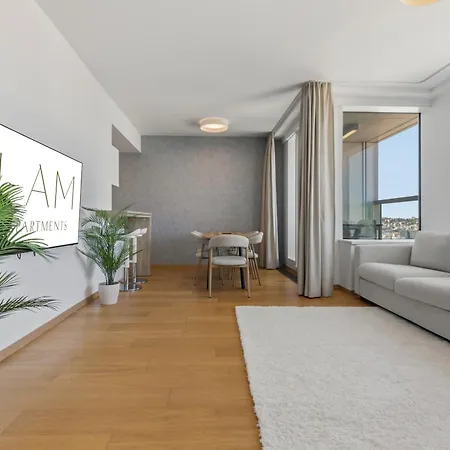 Lam Panorama Sky View Apartment Pressburg
